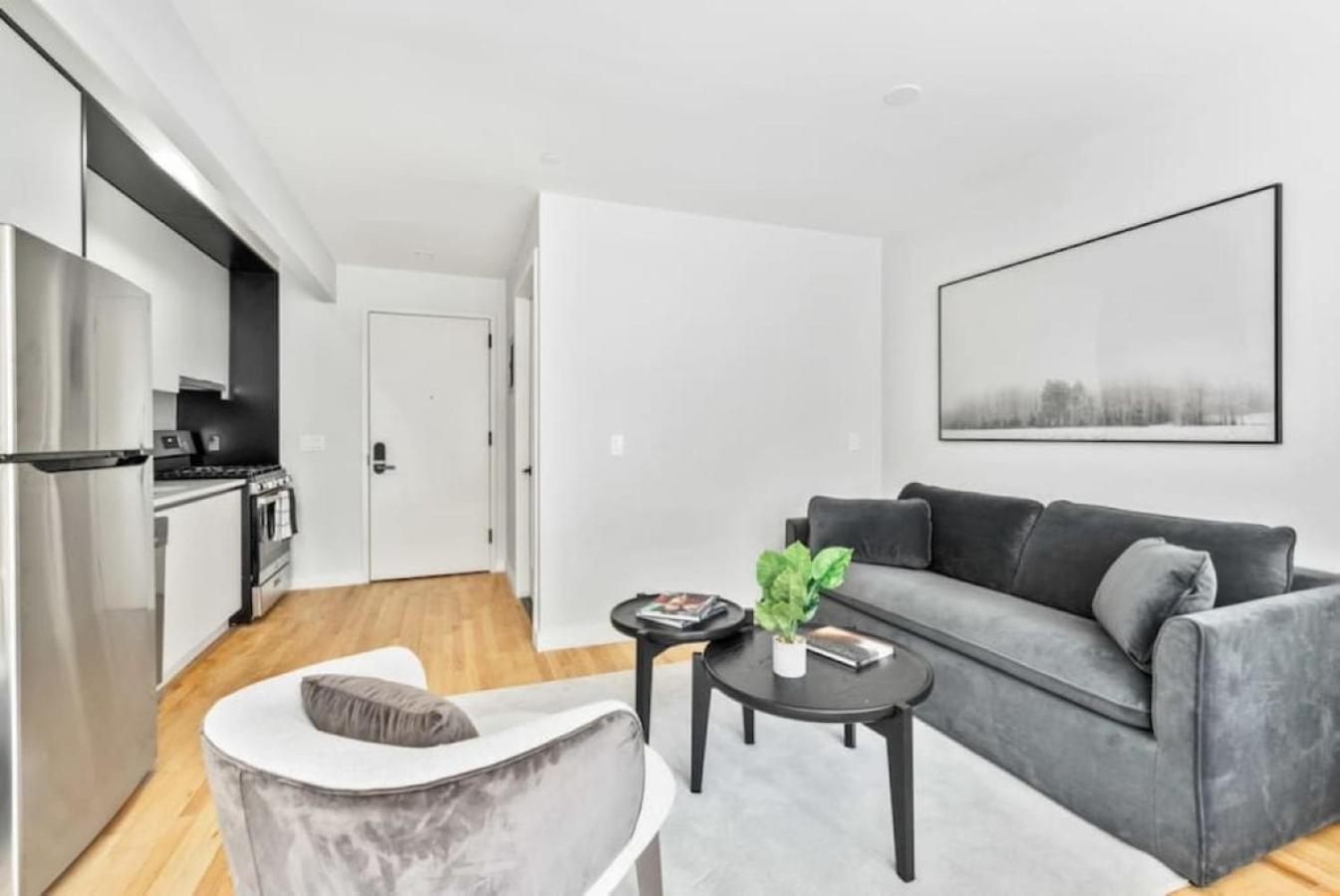 דירות ניו יורק Luxe Studio With Charming Juliet Balcony מראה חיצוני תמונה