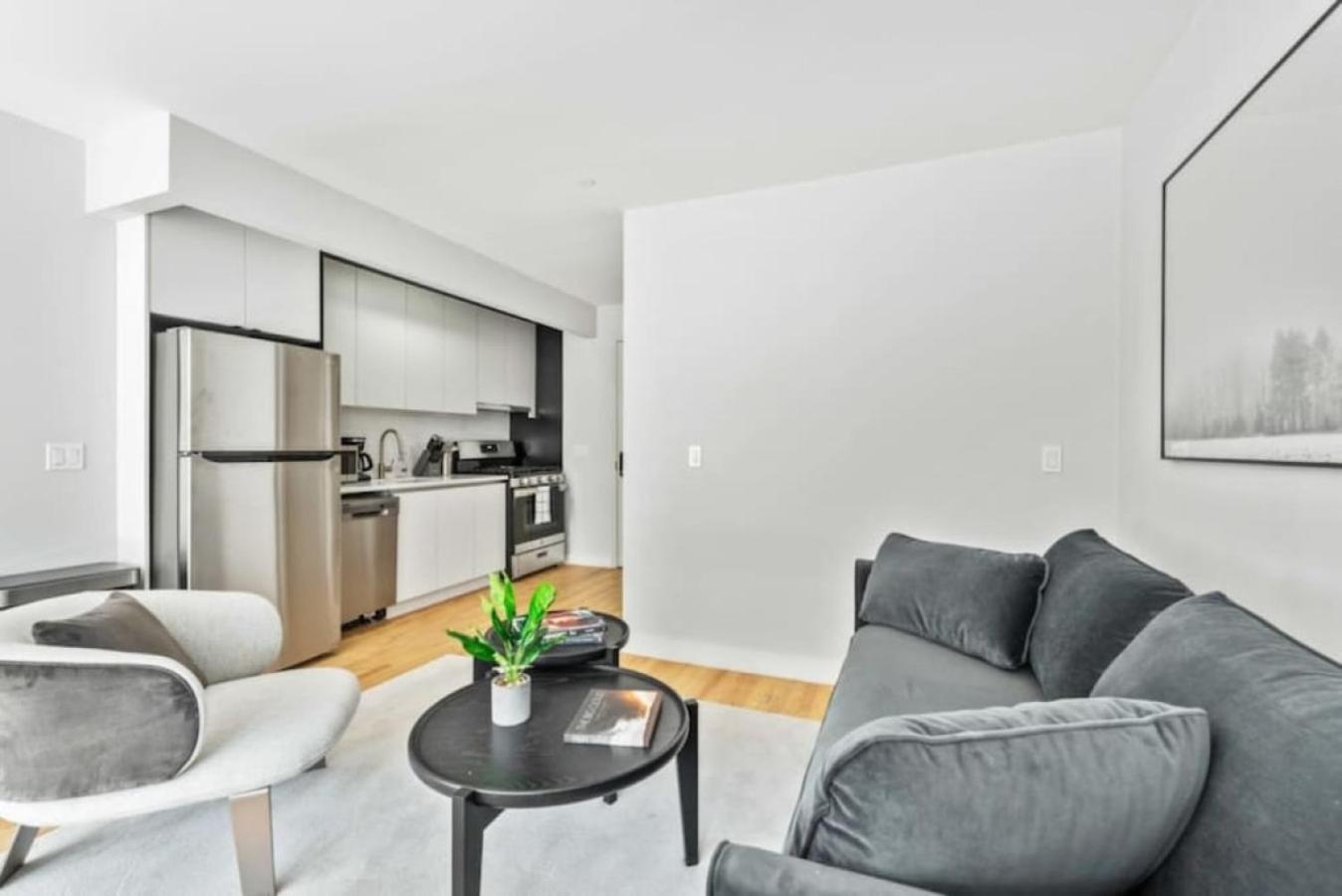 דירות ניו יורק Luxe Studio With Charming Juliet Balcony מראה חיצוני תמונה